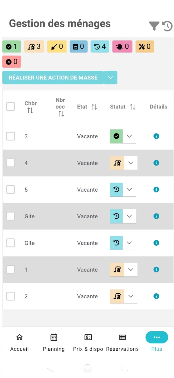 Écran Gestion des ménages de l'application Reservit Manager : compteurs par statut, action de masse et statut de chaque unité