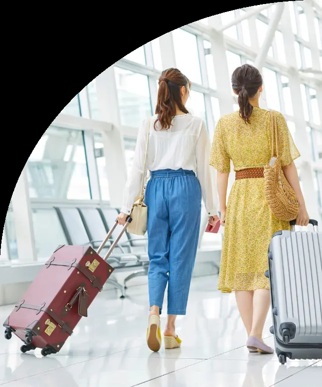 Voyageuses avec leurs valises, illustration de l'assurance annulation Safebooking